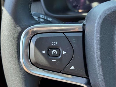 2023 Volvo XC40 B5 Plus Dark Theme