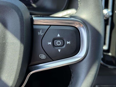 2023 Volvo XC40 B5 Plus Dark Theme