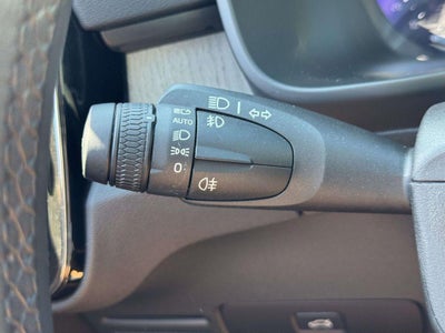 2023 Volvo XC40 B5 Plus Dark Theme