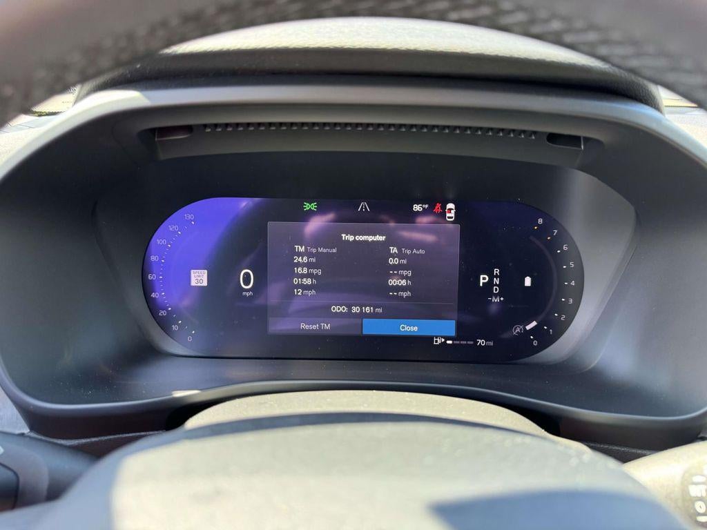 2023 Volvo XC40 B5 Plus Dark Theme