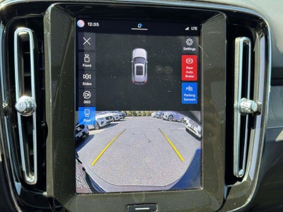 2023 Volvo XC40 B5 Plus Dark Theme