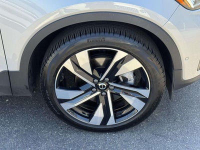 2023 Volvo XC40 B5 Plus Dark Theme