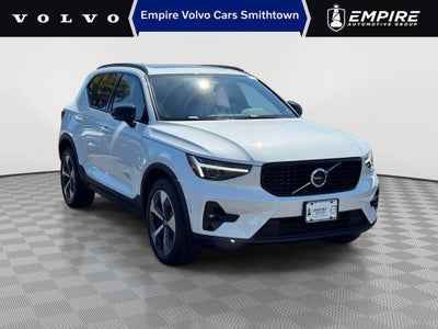 2023 Volvo XC40 B5 Ultimate Dark Theme