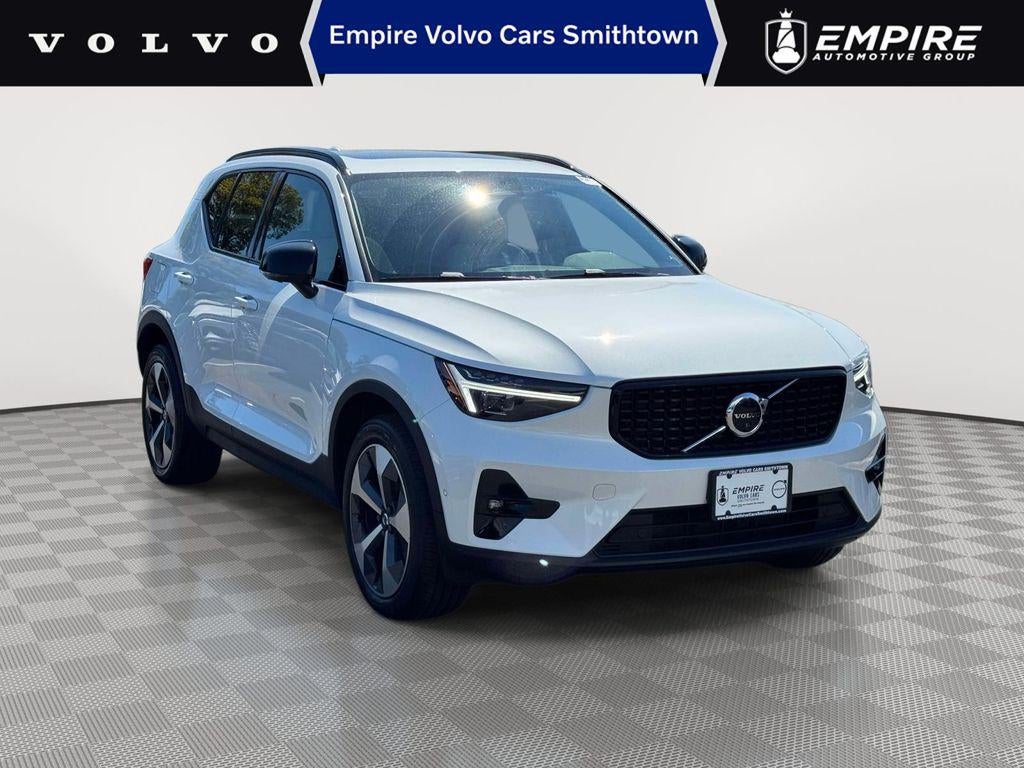 2023 Volvo XC40 B5 Ultimate Dark Theme