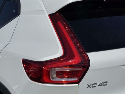 2023 Volvo XC40 B5 Ultimate Dark Theme