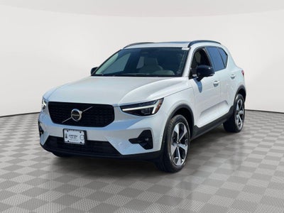2023 Volvo XC40 B5 Ultimate Dark Theme