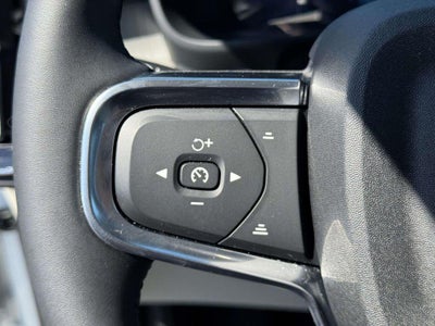 2023 Volvo XC40 B5 Ultimate Dark Theme