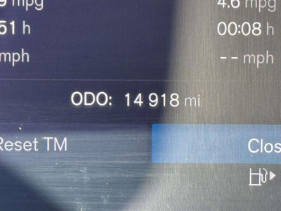 2023 Volvo XC40 B5 Ultimate Dark Theme