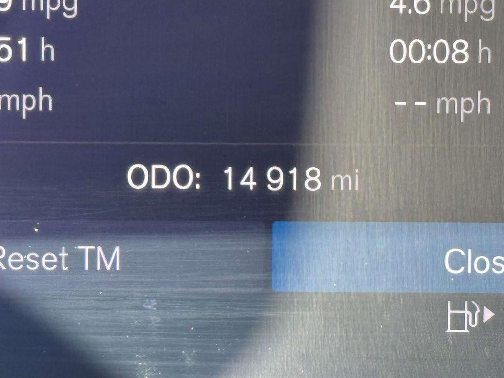 2023 Volvo XC40 B5 Ultimate Dark Theme