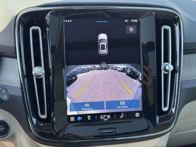 2023 Volvo XC40 B5 Ultimate Dark Theme