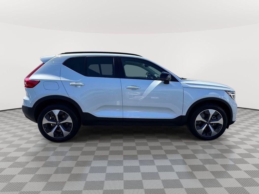 2023 Volvo XC40 B5 Ultimate Dark Theme
