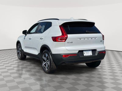 2023 Volvo XC40 B5 Ultimate Dark Theme