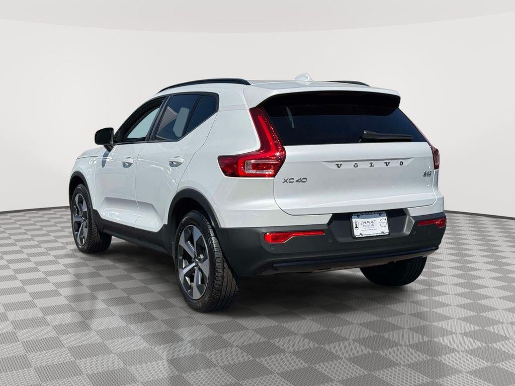 2023 Volvo XC40 B5 Ultimate Dark Theme