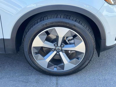 2023 Volvo XC40 B5 Ultimate Dark Theme