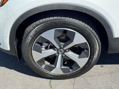 2023 Volvo XC40 B5 Ultimate Dark Theme