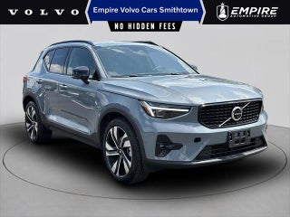 2023 Volvo XC40 B5 Ultimate Dark Theme