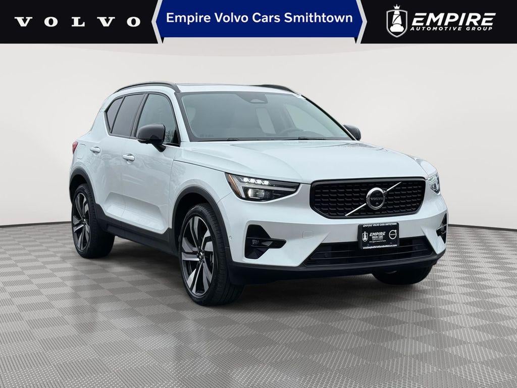 2023 Volvo XC40 B5 Ultimate Dark Theme
