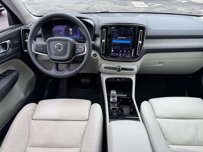 2023 Volvo XC40 B5 Ultimate Dark Theme