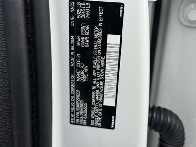 2023 Volvo XC40 B5 Ultimate Dark Theme