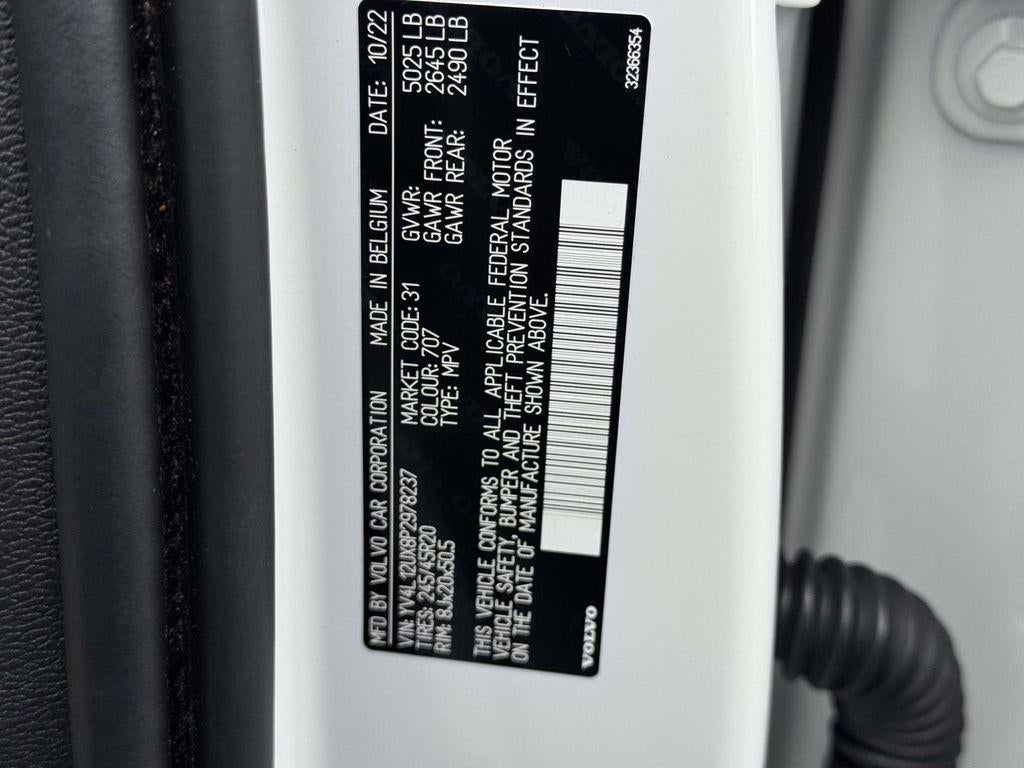 2023 Volvo XC40 B5 Ultimate Dark Theme