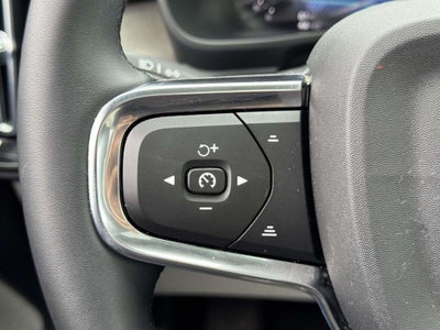 2023 Volvo XC40 B5 Ultimate Dark Theme