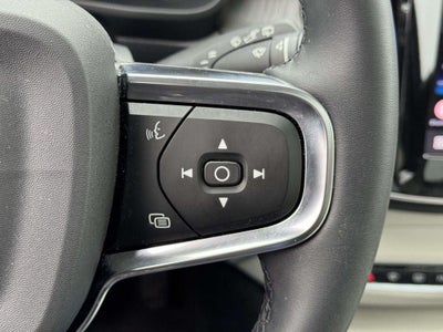 2023 Volvo XC40 B5 Ultimate Dark Theme