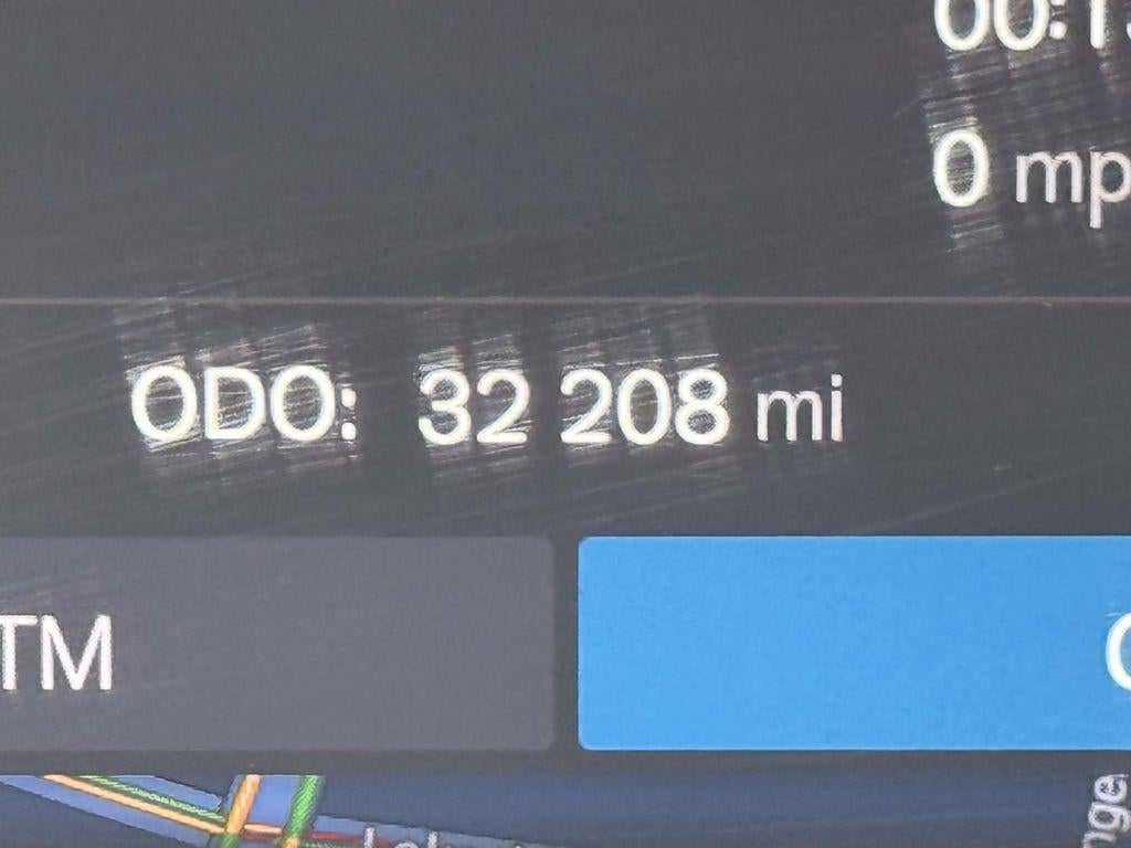 2023 Volvo XC40 B5 Ultimate Dark Theme