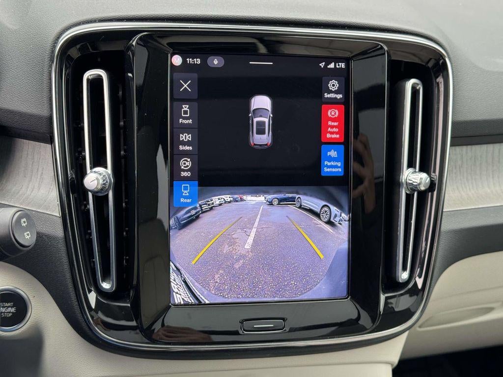 2023 Volvo XC40 B5 Ultimate Dark Theme