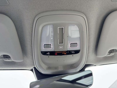 2023 Volvo XC40 B5 Ultimate Dark Theme