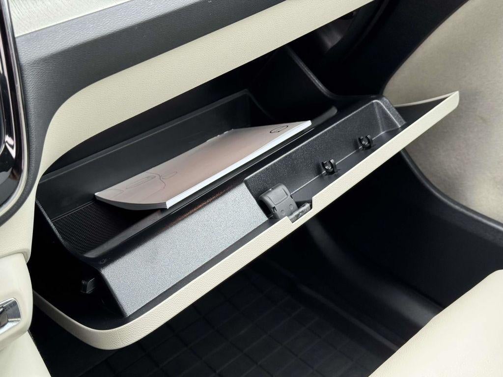 2023 Volvo XC40 B5 Ultimate Dark Theme