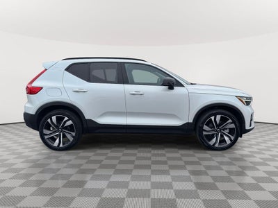 2023 Volvo XC40 B5 Ultimate Dark Theme