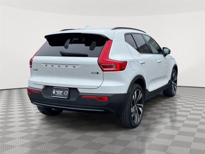 2023 Volvo XC40 B5 Ultimate Dark Theme