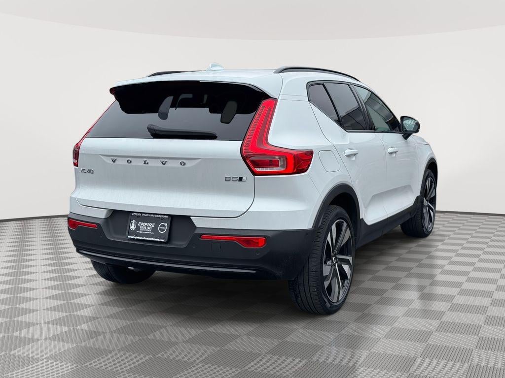 2023 Volvo XC40 B5 Ultimate Dark Theme