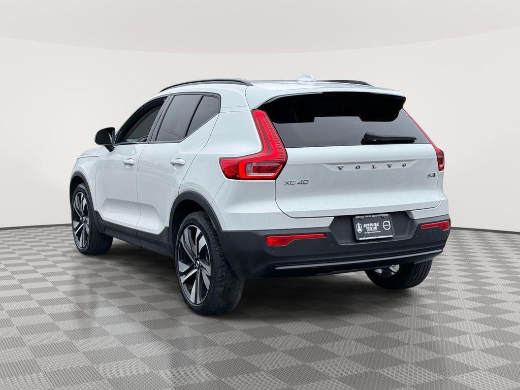 2023 Volvo XC40 B5 Ultimate Dark Theme