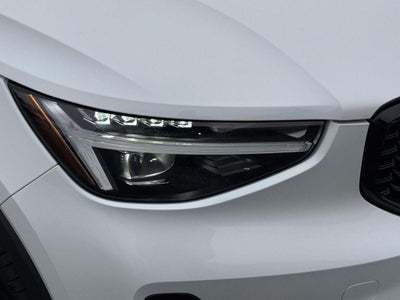 2023 Volvo XC40 B5 Ultimate Dark Theme