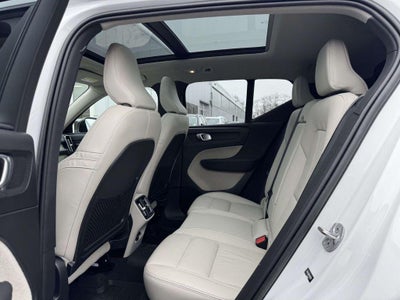 2023 Volvo XC40 B5 Ultimate Dark Theme