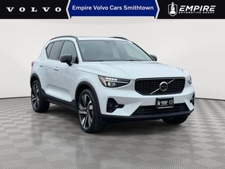 2023 Volvo XC40 B5 Ultimate Dark Theme