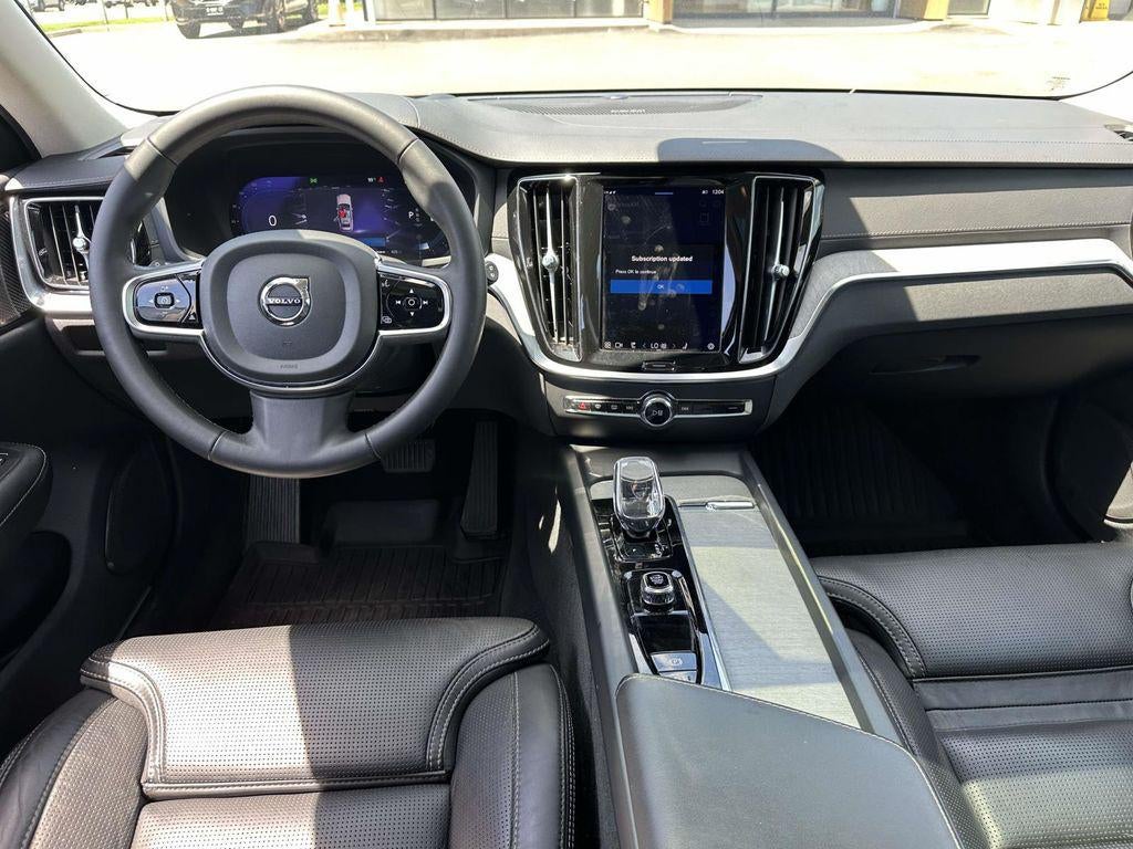 2024 Volvo V60 Cross Country B5 Ultimate