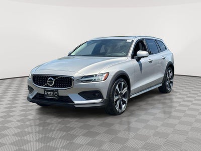 2024 Volvo V60 Cross Country B5 Ultimate
