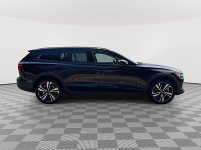 2024 Volvo V60 Cross Country B5 Plus