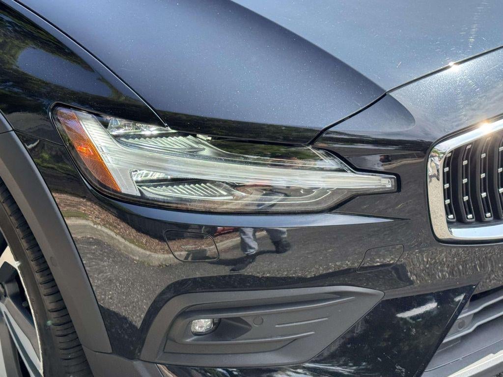 2024 Volvo V60 Cross Country B5 Plus