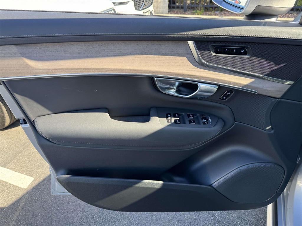 2025 Volvo XC90 B5 Plus 7-Seater