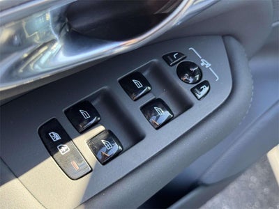 2025 Volvo XC90 B5 Plus 7-Seater