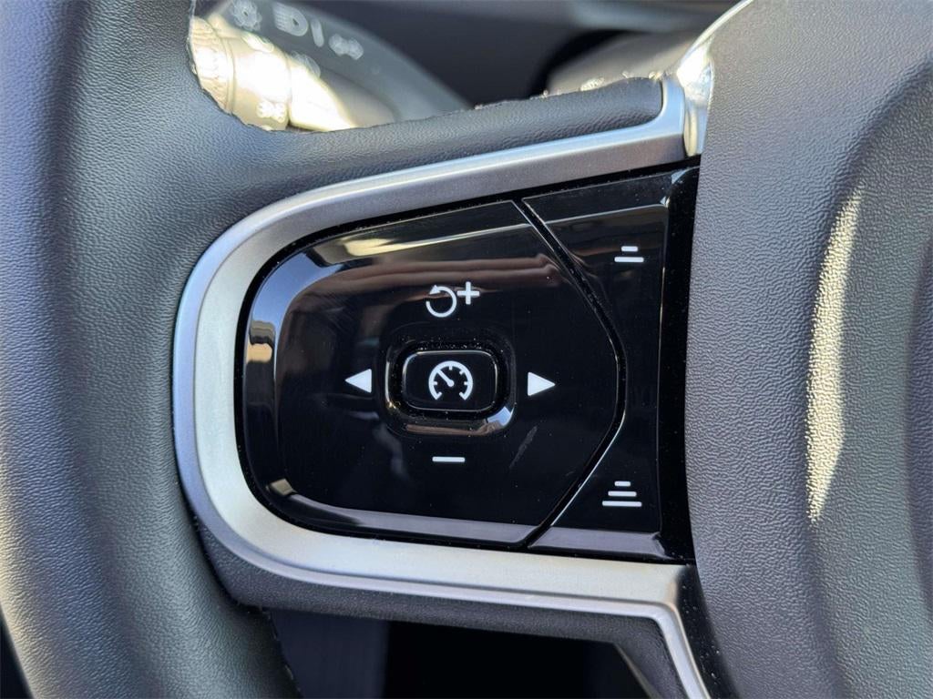 2025 Volvo XC90 B5 Plus 7-Seater