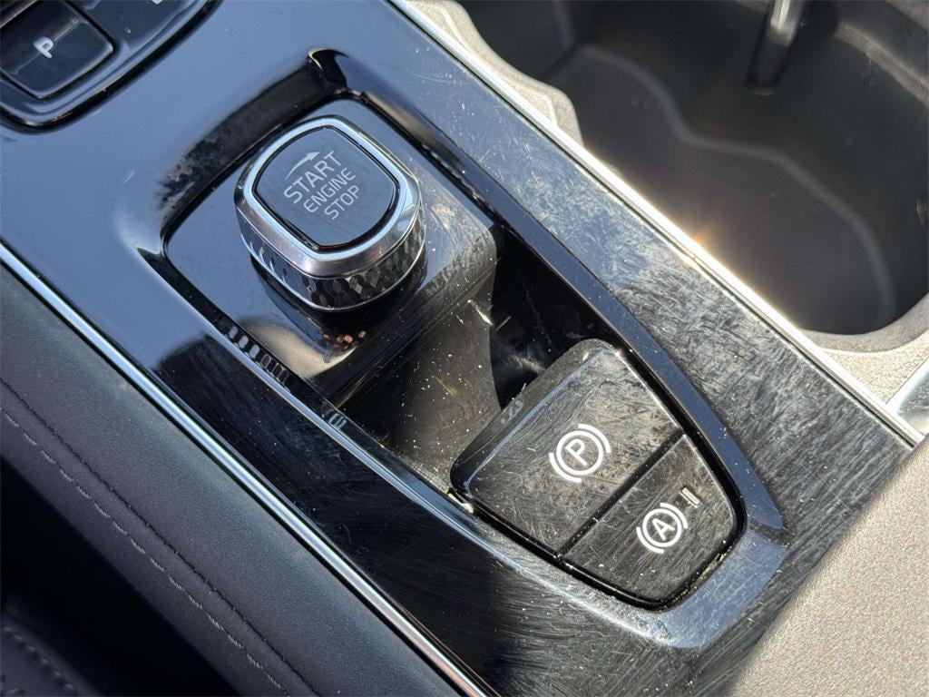 2025 Volvo XC90 B5 Plus 7-Seater