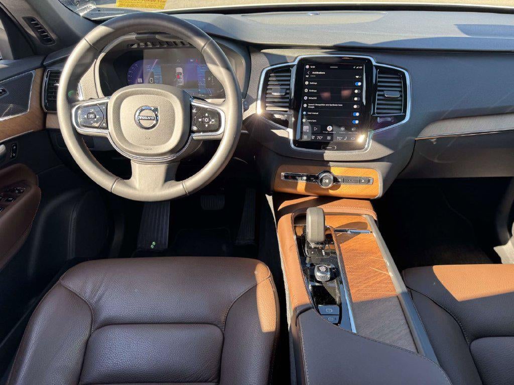 2025 Volvo XC90 B5 Plus
