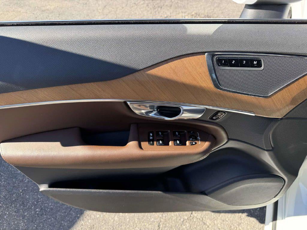 2025 Volvo XC90 B5 Plus