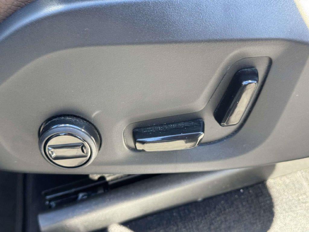 2025 Volvo XC90 B5 Plus