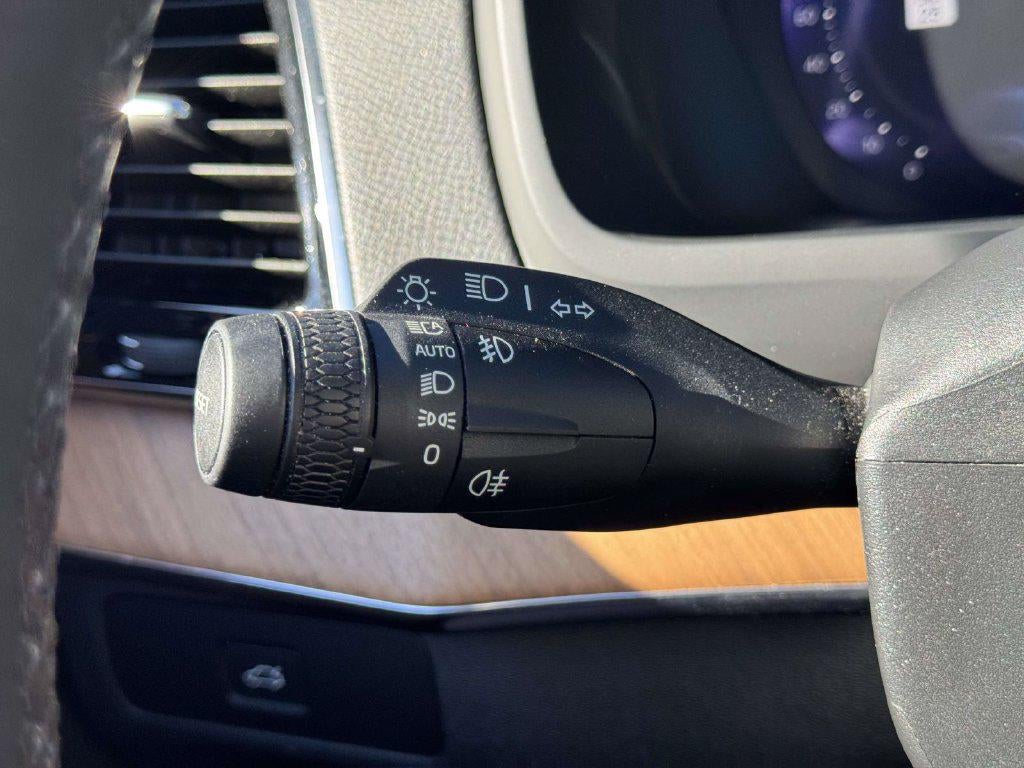 2025 Volvo XC90 B5 Plus
