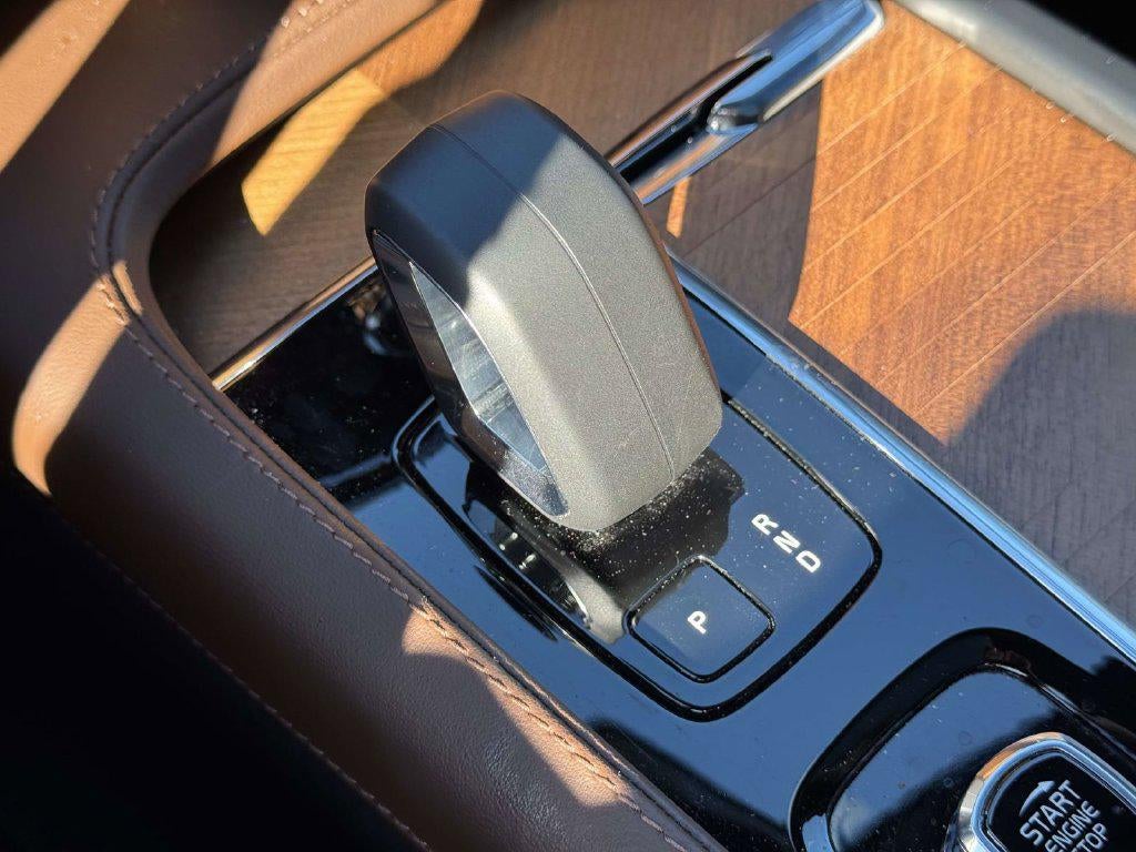 2025 Volvo XC90 B5 Plus